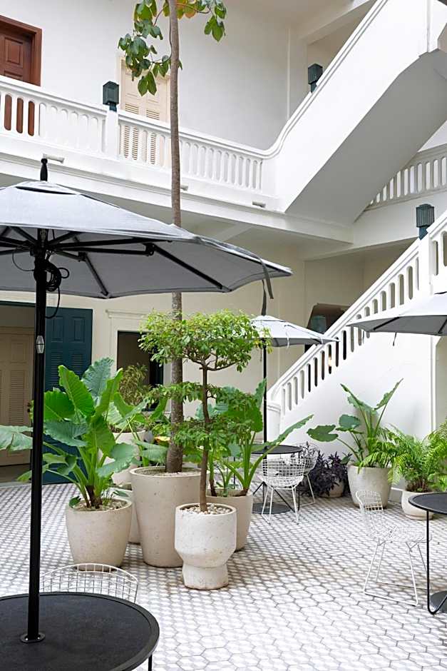 American Trade Hotel