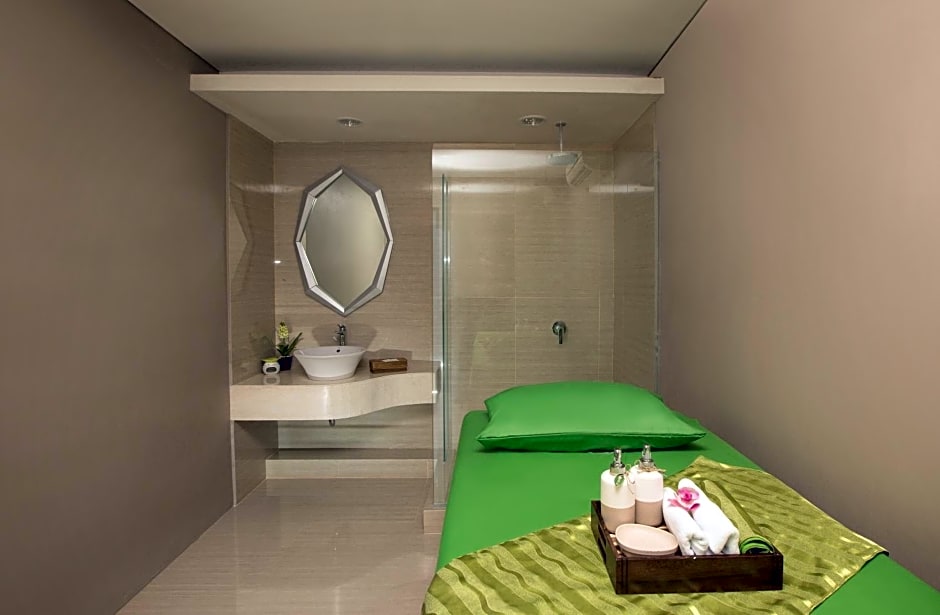 Aston Bellevue Radio Dalam