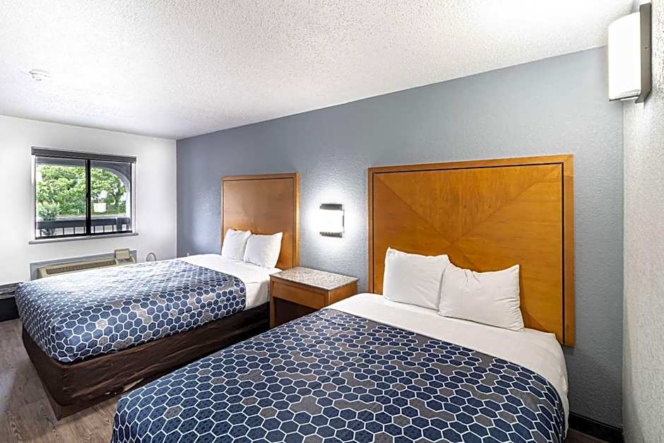 Rodeway Inn At Fort Lee