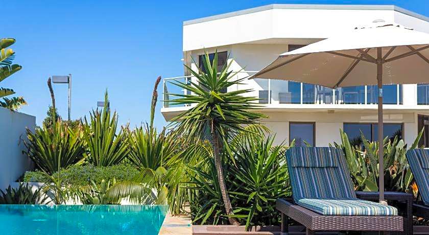 Bayview Beachfront Apartments- in town right on the beach