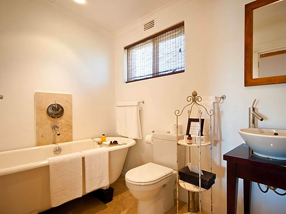 Leeuwenbosch Shearers Lodge - Amakhala Game Reserve