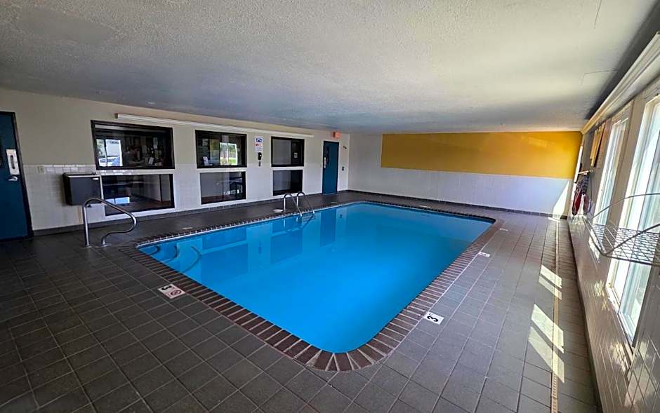 Super 8 by Wyndham O'Fallon MO/St. Louis Area