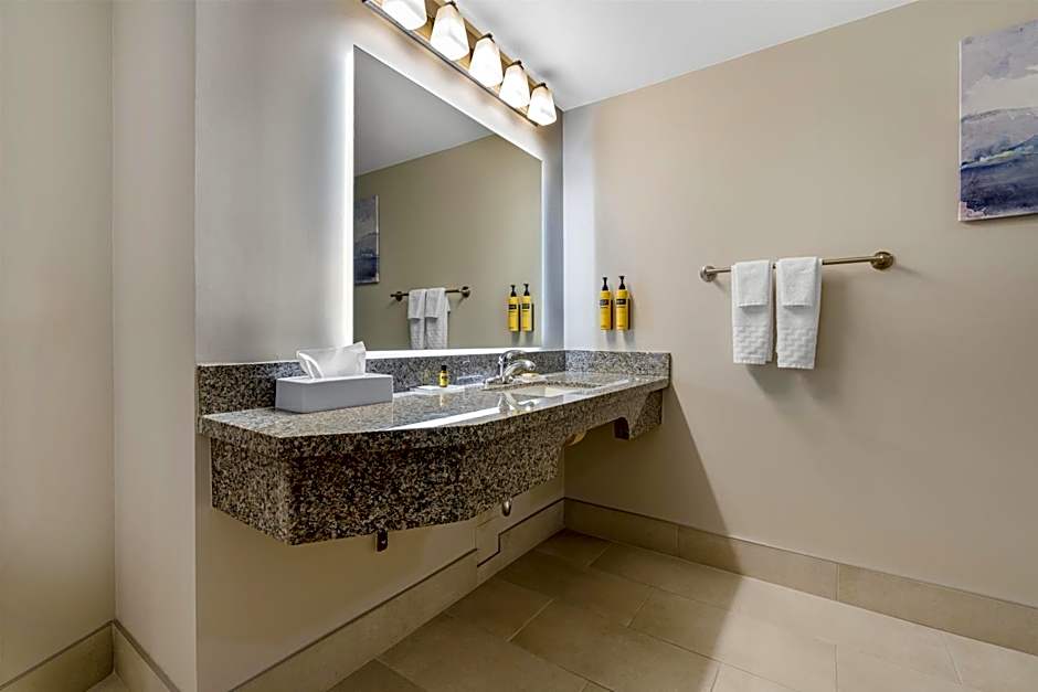 Best Western Plus Baker Street Inn