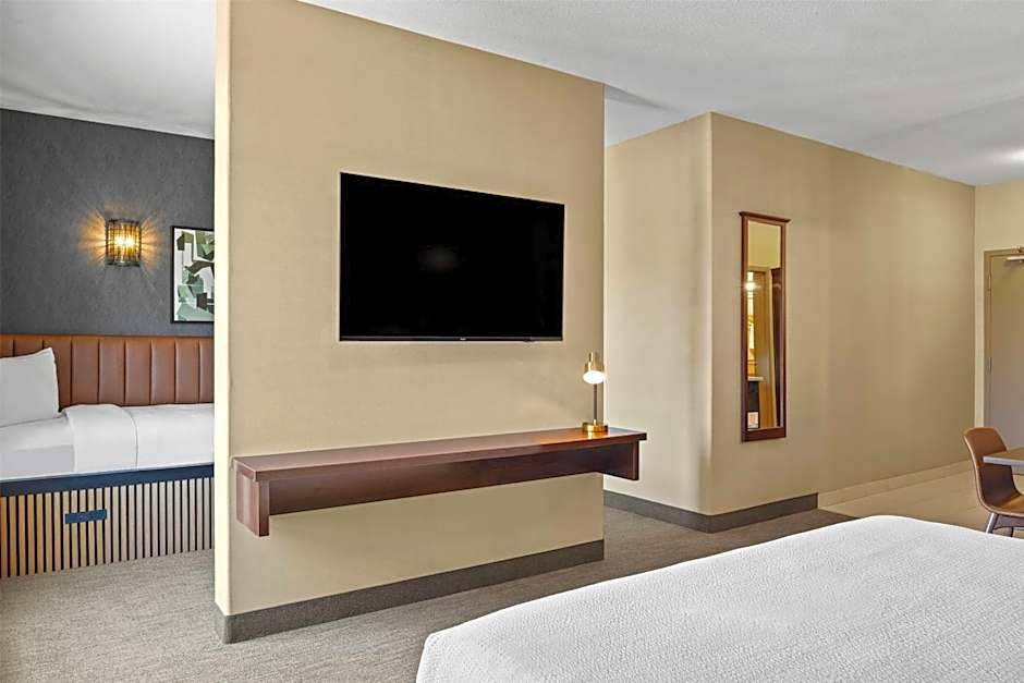 Ramada by Wyndham Drumheller Hotel & Suites