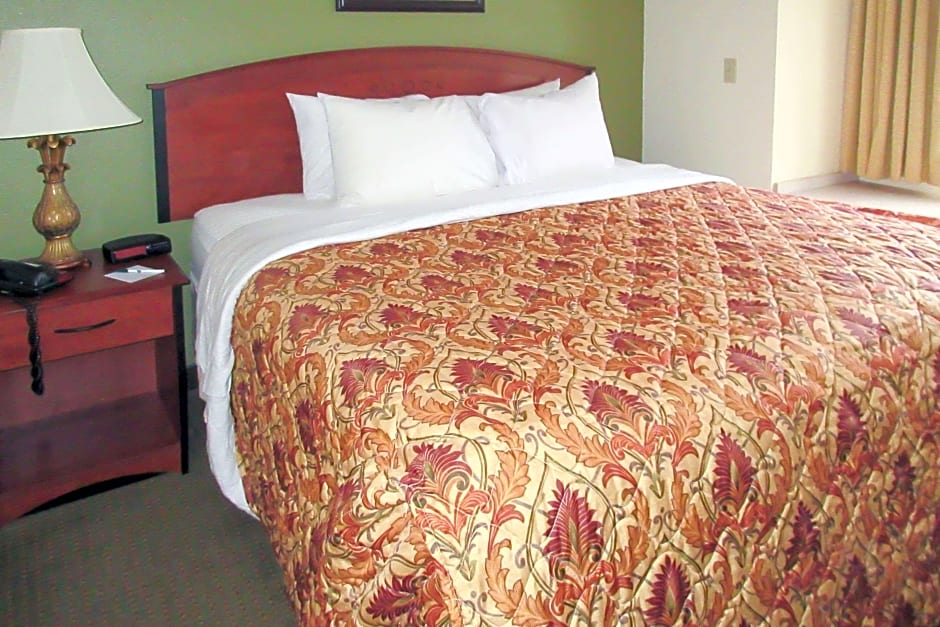 Photo 1 of 5 of 1 King Bed Suite, Nonsmoking