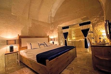 Exclusive Cave Suite