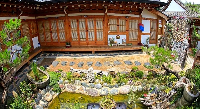 Happiness Full Hanok Guesthouse Jeonju