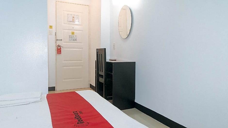 RedDoorz @ Ranchotel Bayanan Alabang