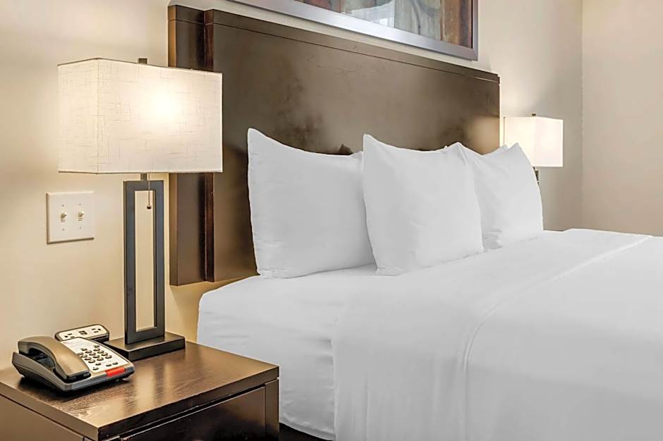 Comfort Hotel Bayer's Lake