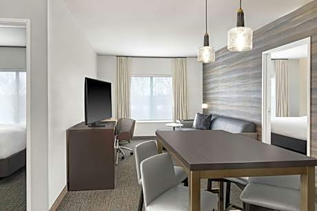 2 Bedroom Suite, Bedroom 1: 1 King, Bedroom 2: 1 Queen, Sofa bed
