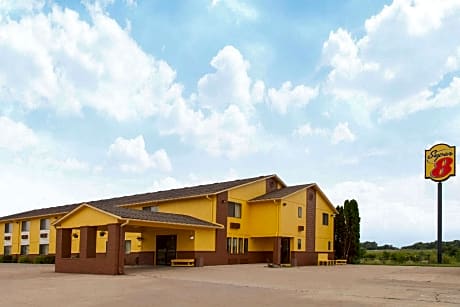 Super 8 by Wyndham Anamosa IA