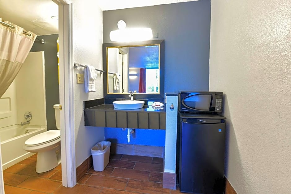 OYO Hotel Valdosta GA I-75