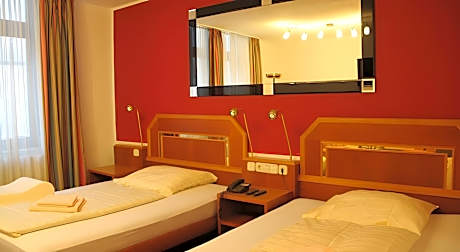 Twin Bed Room