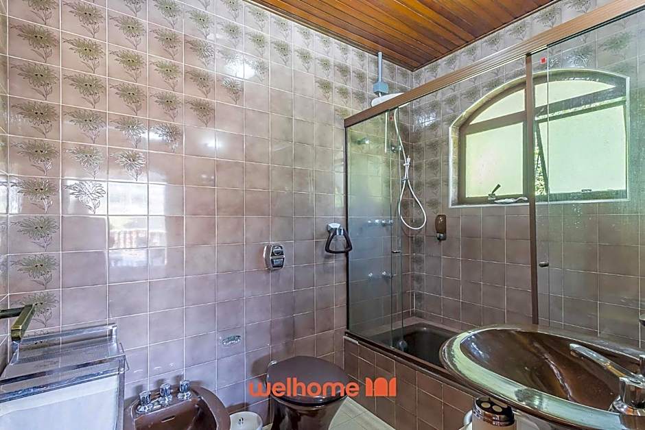 Casa em Campos do Jordão com Varanda e Lareira