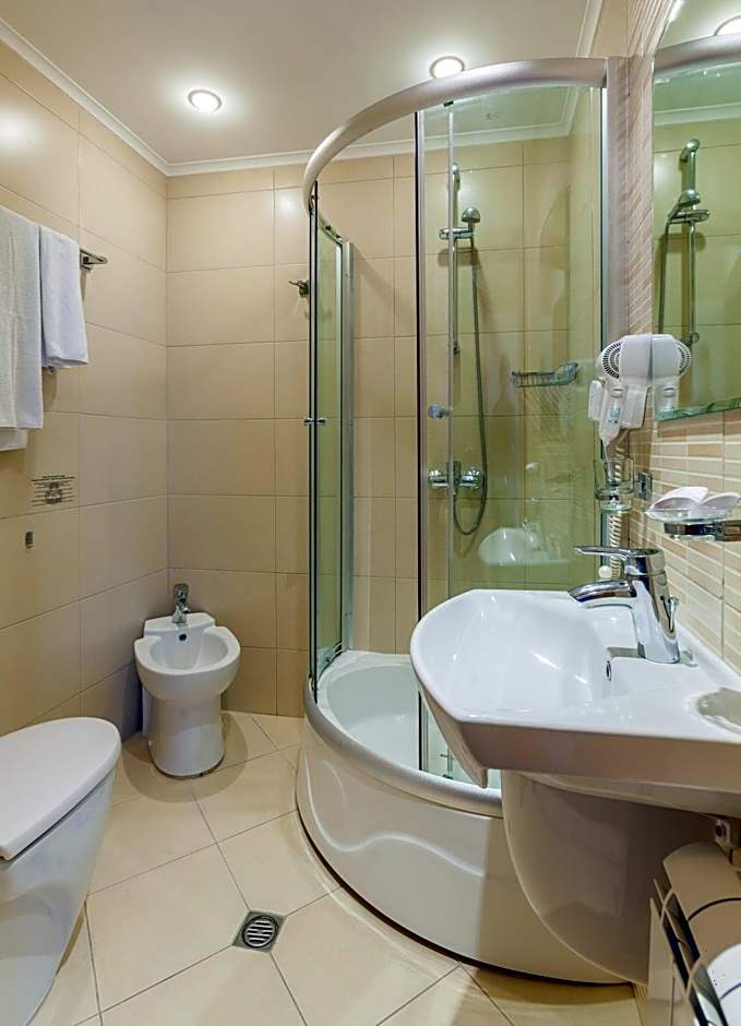 Семеен Хотел Опера