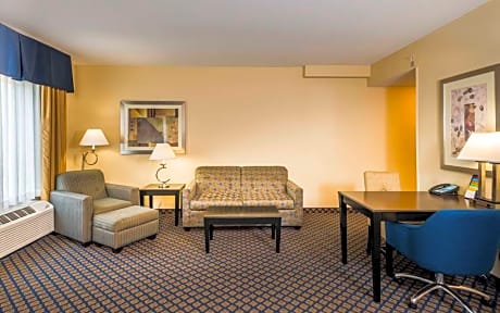 2 QUEEN BEDS STUDIO SUITE NONSMOKING, HDTV/FREE WI-FI/SITTING AREA/32 INCH HDTV, REFRIGERATOR/MICROWAVE/WORK AREA