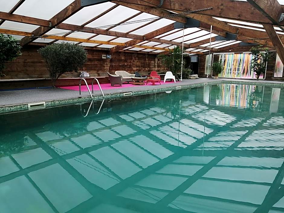 Gîte L'Ange Blanc 12 chambres, 25 personnes, piscine couverte chauffée