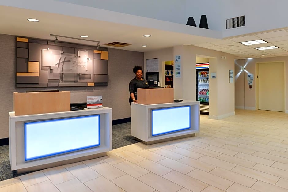 Holiday Inn Express & Suites Raleigh NE - Medical Ctr Area By IHG