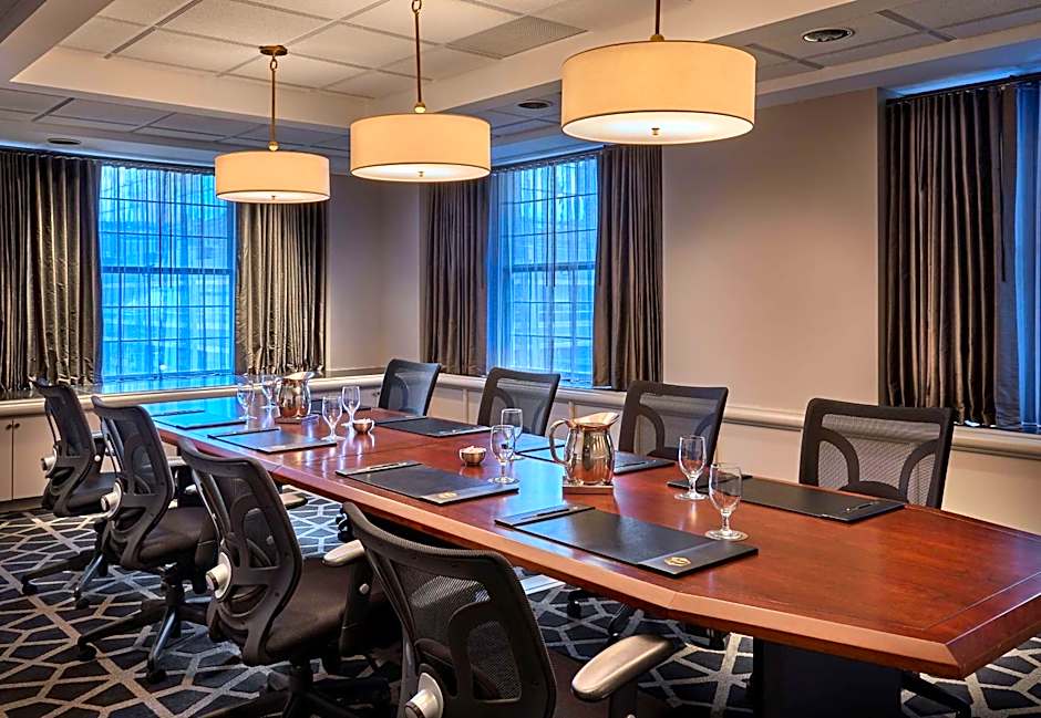 Hotel Phillips Kansas City Curio Collection by Hilton