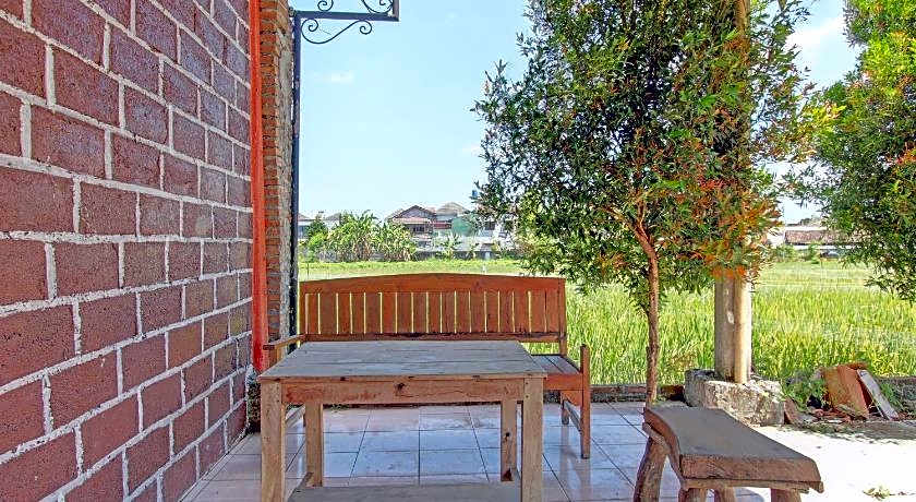 OYO Life 93010 Omah Bareng Syariah Sambisari