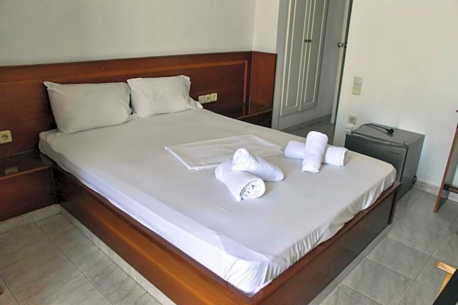 Leonidas Hotel