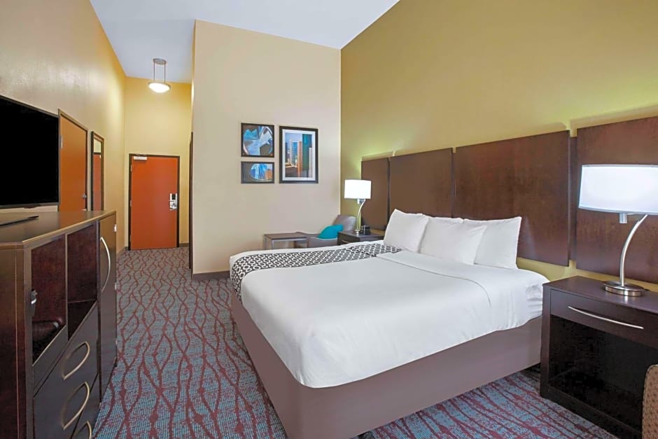 La Quinta Inn & Suites by Wyndham Pasadena North