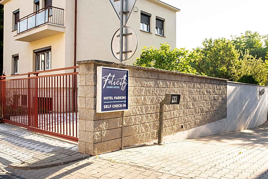 Felicity Garni Hotel