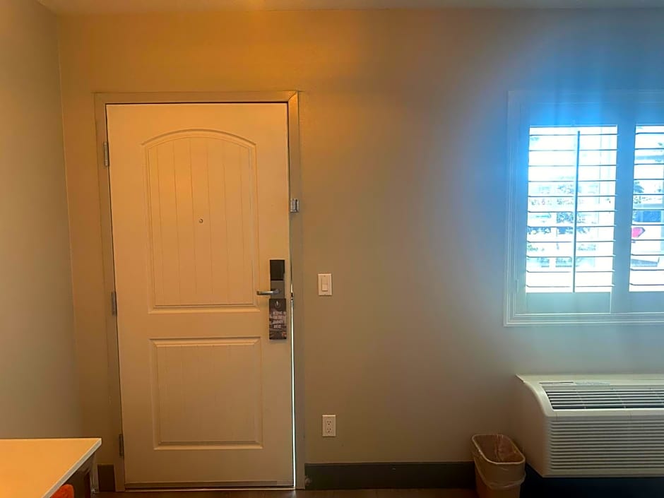 Super 8 by Wyndham Oceanside Downtown