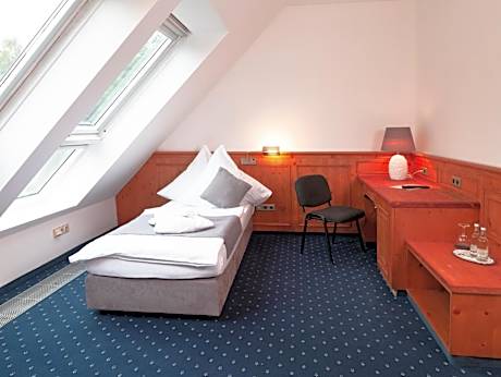 Standard Single Room with Shower