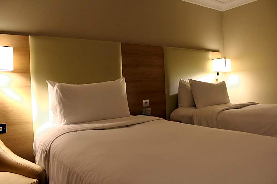 Renaissance by Marriott London Heathrow Hotel