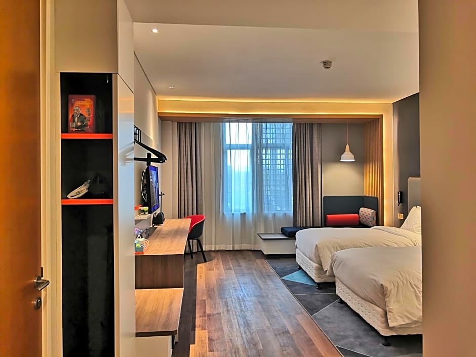 Holiday Inn Express Pinghu, an IHG Hotel