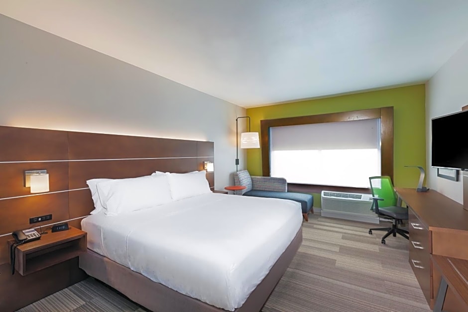 Holiday Inn Express and Suites Chanute, an IHG Hotel