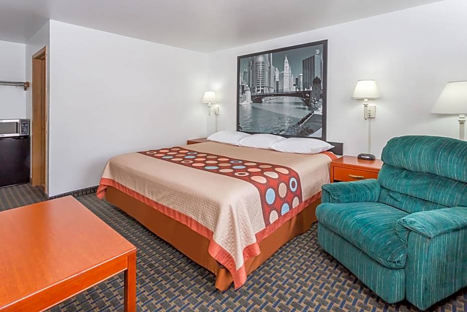 Super 8 by Wyndham Rock Falls Sterling Area