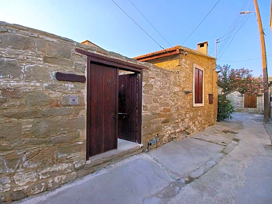 Niovi House