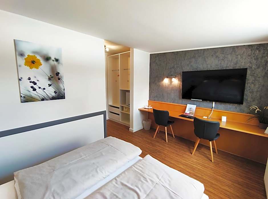 Schäfers Hotel, Self-Check-in, Cafe und Bäcker am Hotel