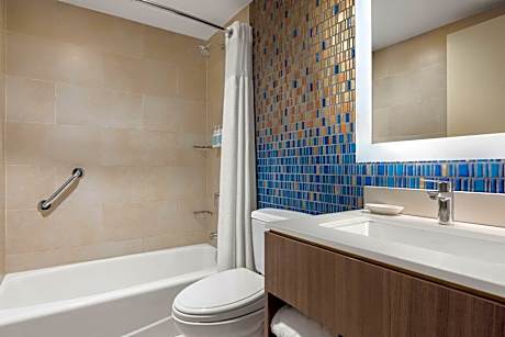 Room, 1 King Bed, Accessible, Non Smoking (Mobility/Hearing Accessible, Tub)