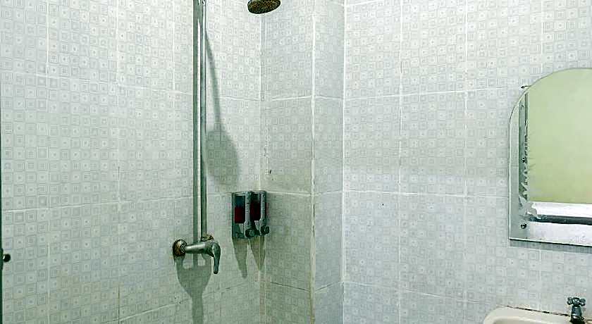 Global Inn Syariah Mitra RedDoorz near Juanda T1 Airport