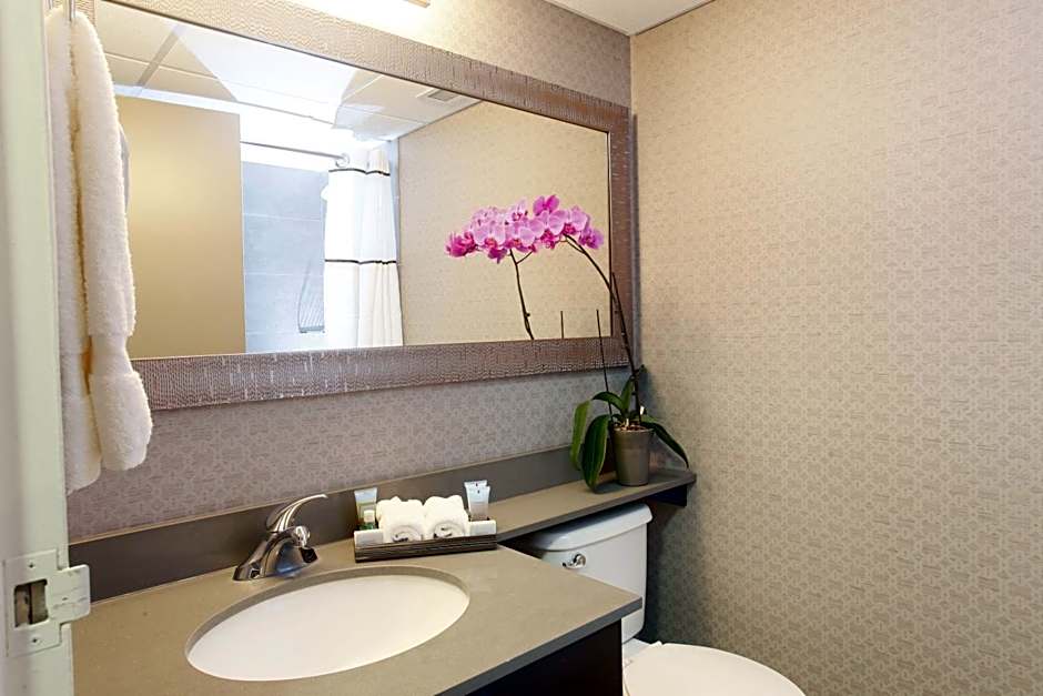 Coast Grimshaw Hotel & Suites