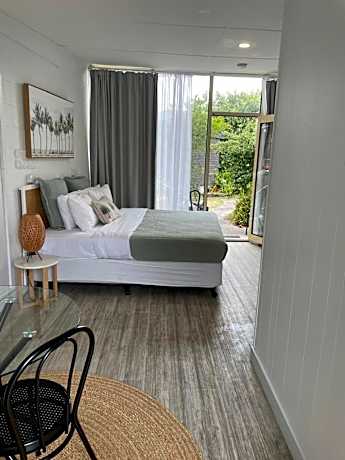 Peninsula Beach Motel