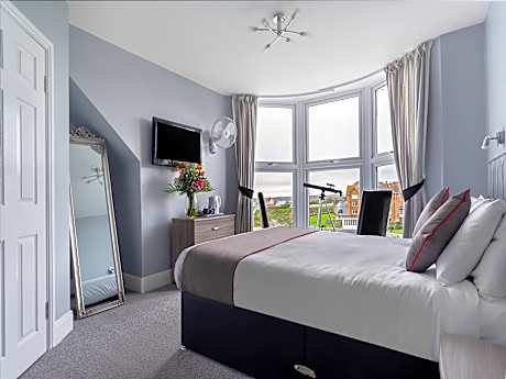 Standard Triple Room with View