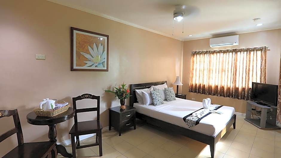 Photo 1 of 7 of Standard Queen Room