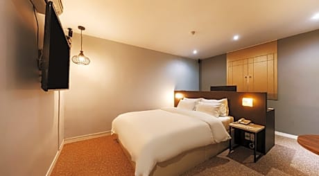 Walk-In Special - Late Check-Out, Random Room