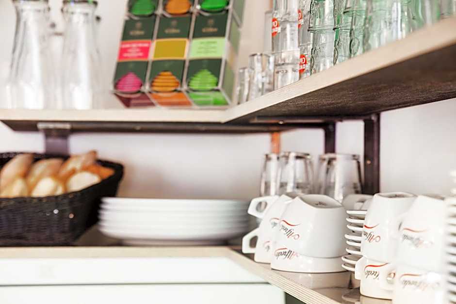 Five Reasons Hostel & Hotel