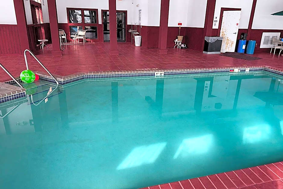 Coratel Inn & Suites by Jasper Black River Falls, WI