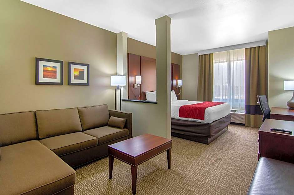 Comfort Inn & Suites Shawnee - Kansas City