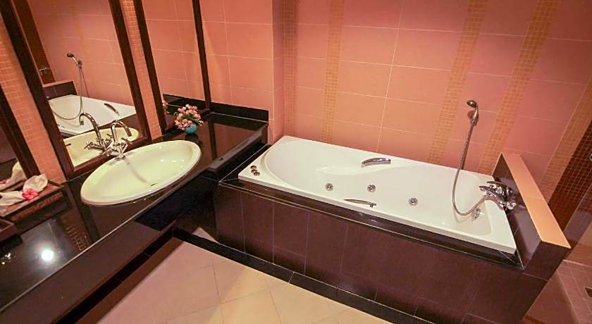 Arawan Riverside Hotel