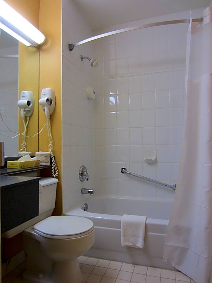 Days Inn by Wyndham Vancouver Downtown
