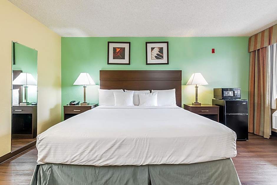 Days Inn by Wyndham Federal Way