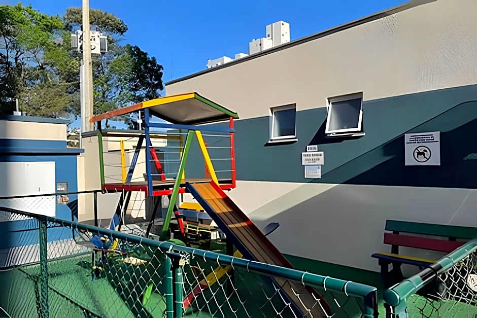 Apto 6º andar, 200m praia, 15min Beto Carrero, 2 quartos, sacada com churrasqueira