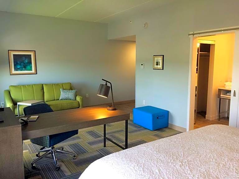 Hampton Inn & Suites Syracuse North Airport Area